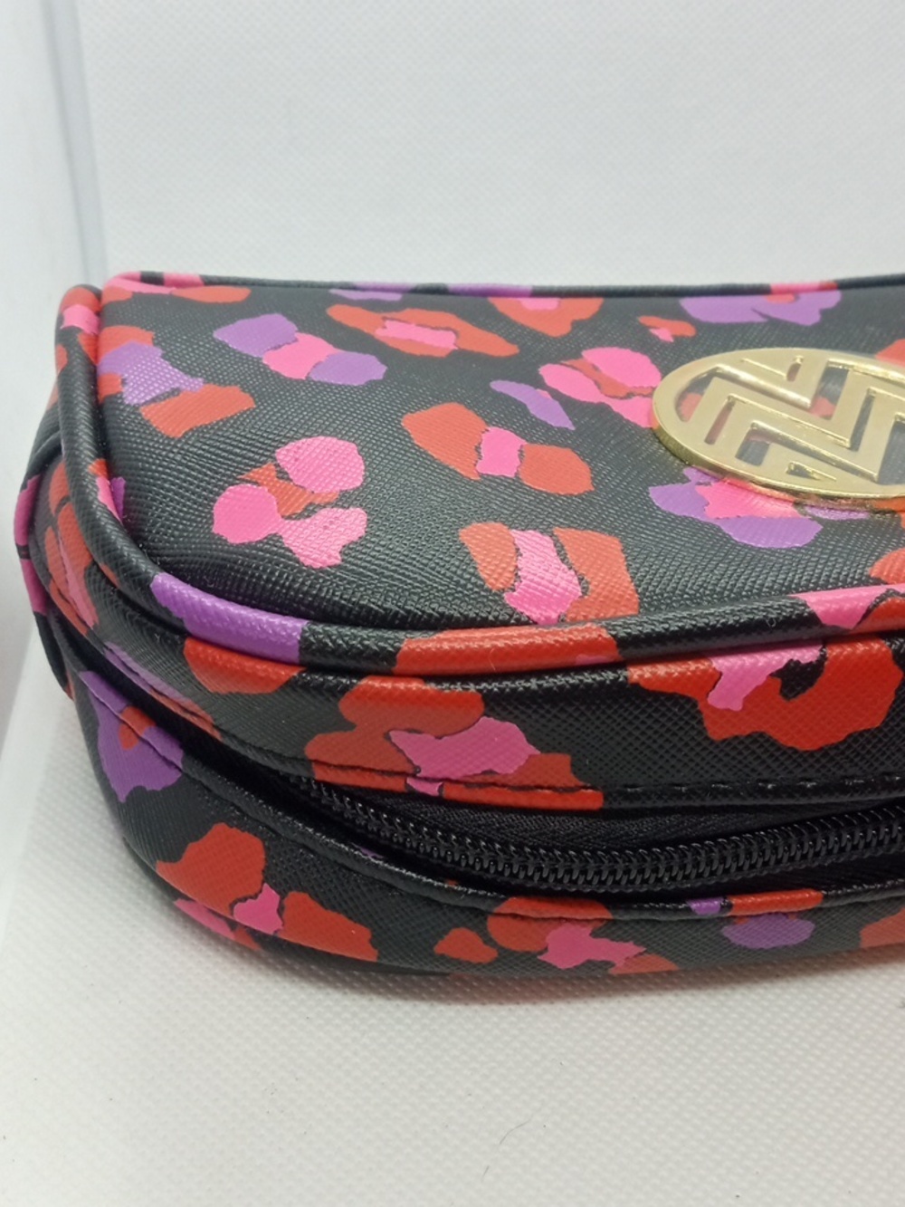 MACBETH COLLECTION: MAKE UP BAG - Picture 8 of 12